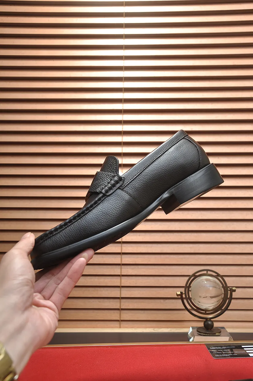 Men's men's shoes 💰520💶 [LV] (original single cowhide lining) 🍀LV's latest genuine leather business suit shoes are launched simultaneously on the official website. The first-layer cowhide imported from Italy is made of heavy gold, 💥official website 1:1 rubber outsole. Versatile to wear, high-end without losing class, and the color combination is extraordinary. This four-season style is alluring when worn on your feet, showing off your big-name flair. Standard code 38-45 (45 customized)